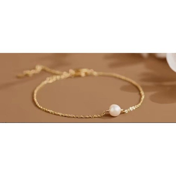 Single Freshwater Pearl - 18k Finish Bracelet‎ Minimalist Quiet Luxury Design - Picture 1 of 3